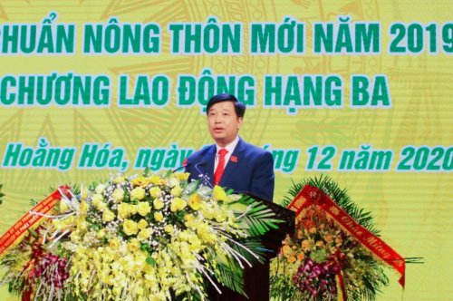 11. Đồng chí Lê Xuân Thu - Bí thư Huyện uỷ - Chủ tịch HĐND huyện phát biểu đáp từ..jpg