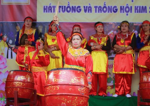 2. Cô Nguyễn Thị Miên - Chủ nhiệm CLB...jpg