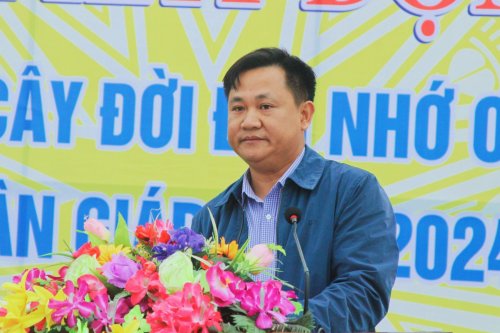 3. Đồng chí Lê Quang Thành  Phó Bí thư Đảng ủy, Chủ tịch UBND xã Hoằng Kim hưởng ứng lễ phát động..jpg